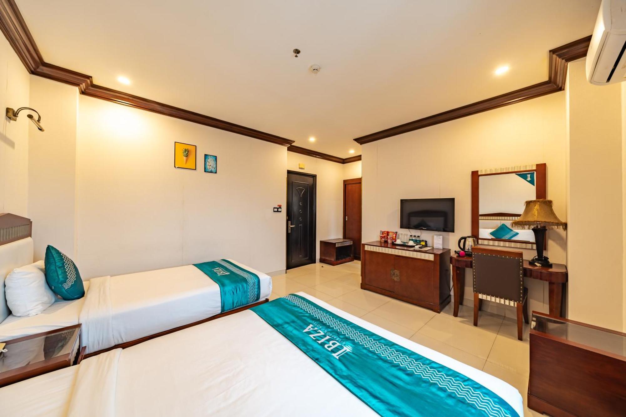 Ibiza Riverfront Da Nang Hotel Powered By Aston Экстерьер фото