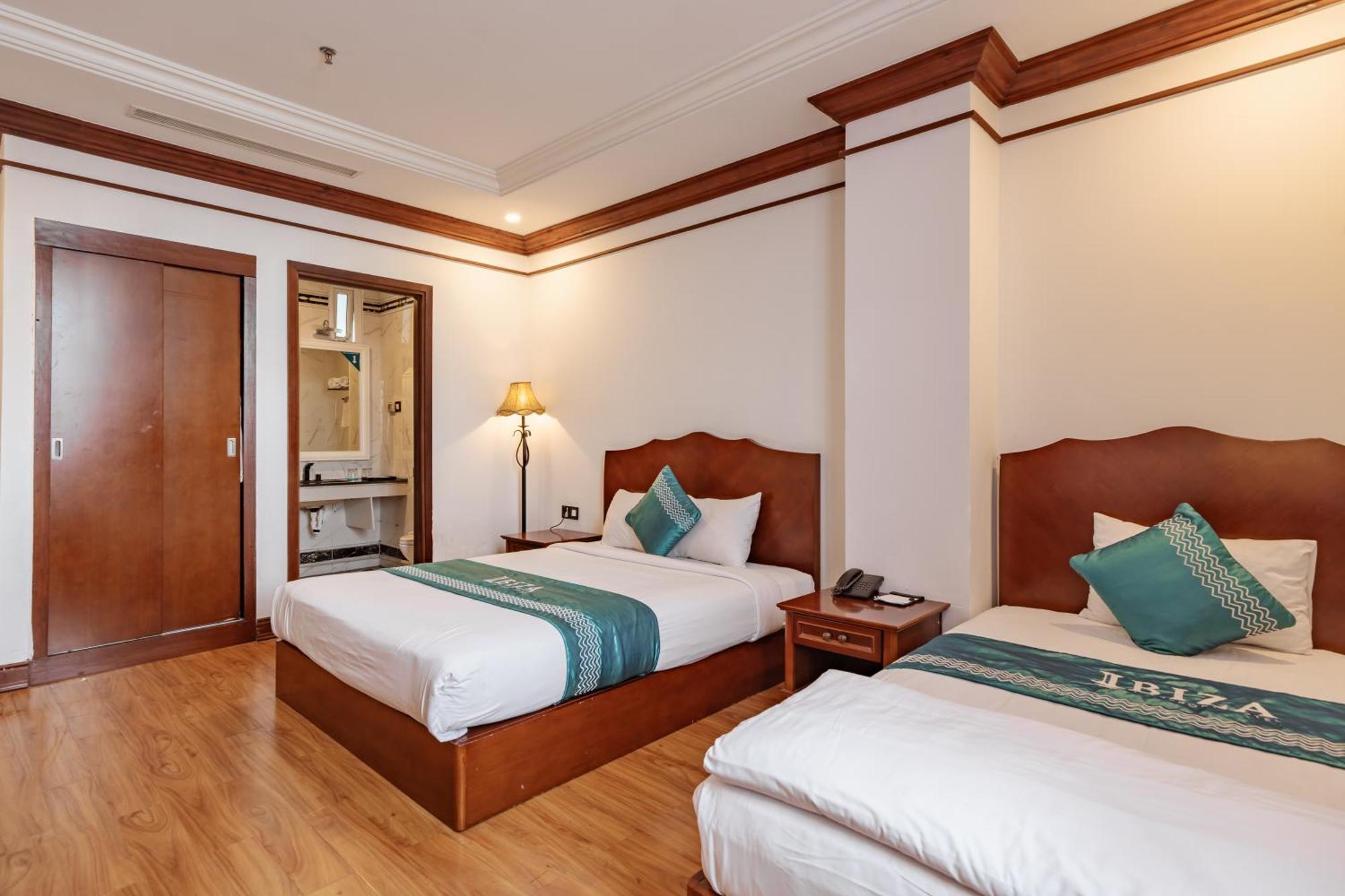 Ibiza Riverfront Da Nang Hotel Powered By Aston Экстерьер фото