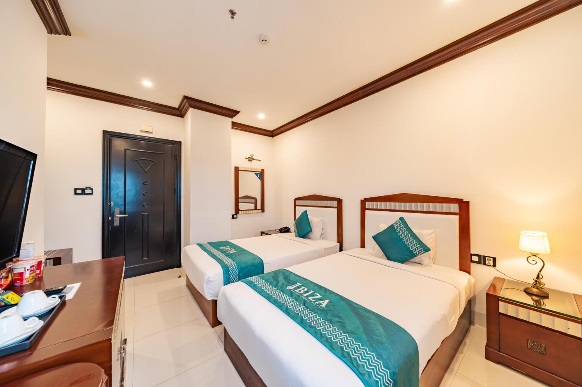 Ibiza Riverfront Da Nang Hotel Powered By Aston Экстерьер фото